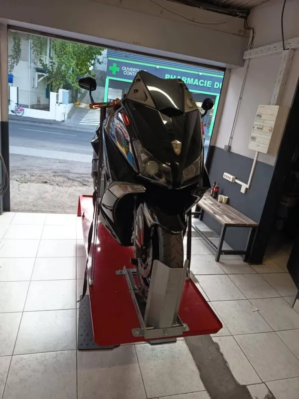 Garage pour changement de pneus, L'Étang-Salé, Progom