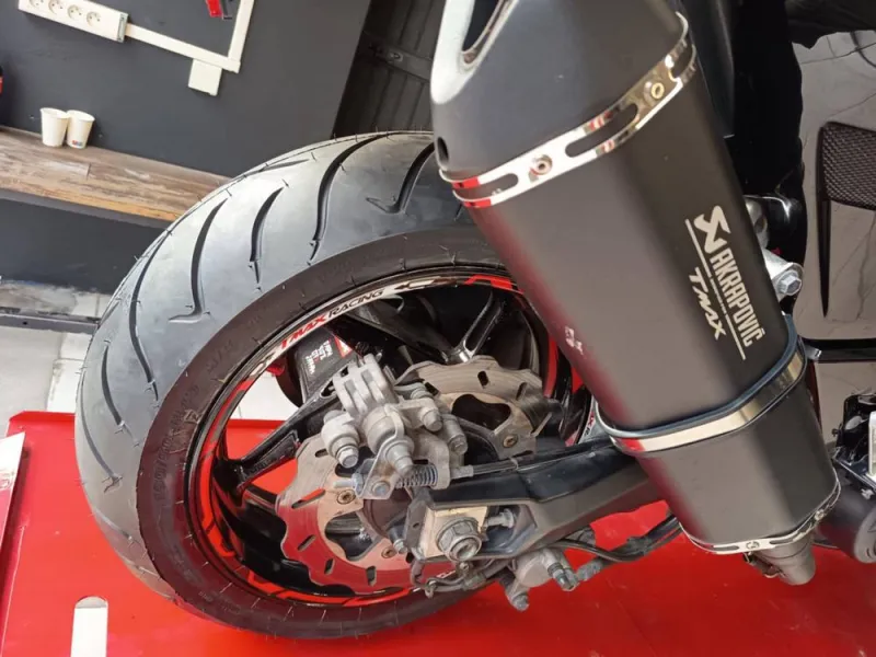 Garage pour changement de pneus, L'Étang-Salé, Progom