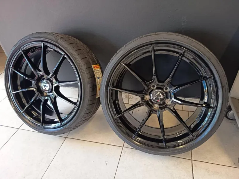 Garage pour changement de pneus, L'Étang-Salé, Progom