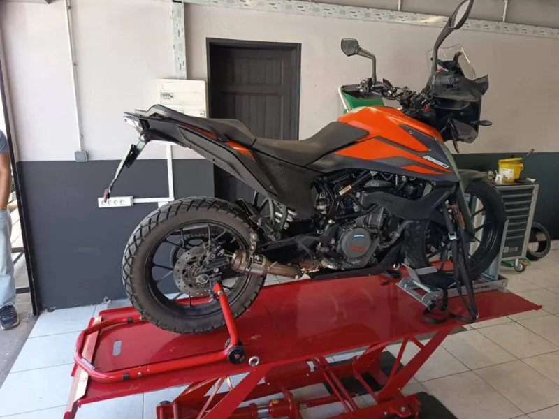 Garage pour changement de pneus, L'Étang-Salé, Progom